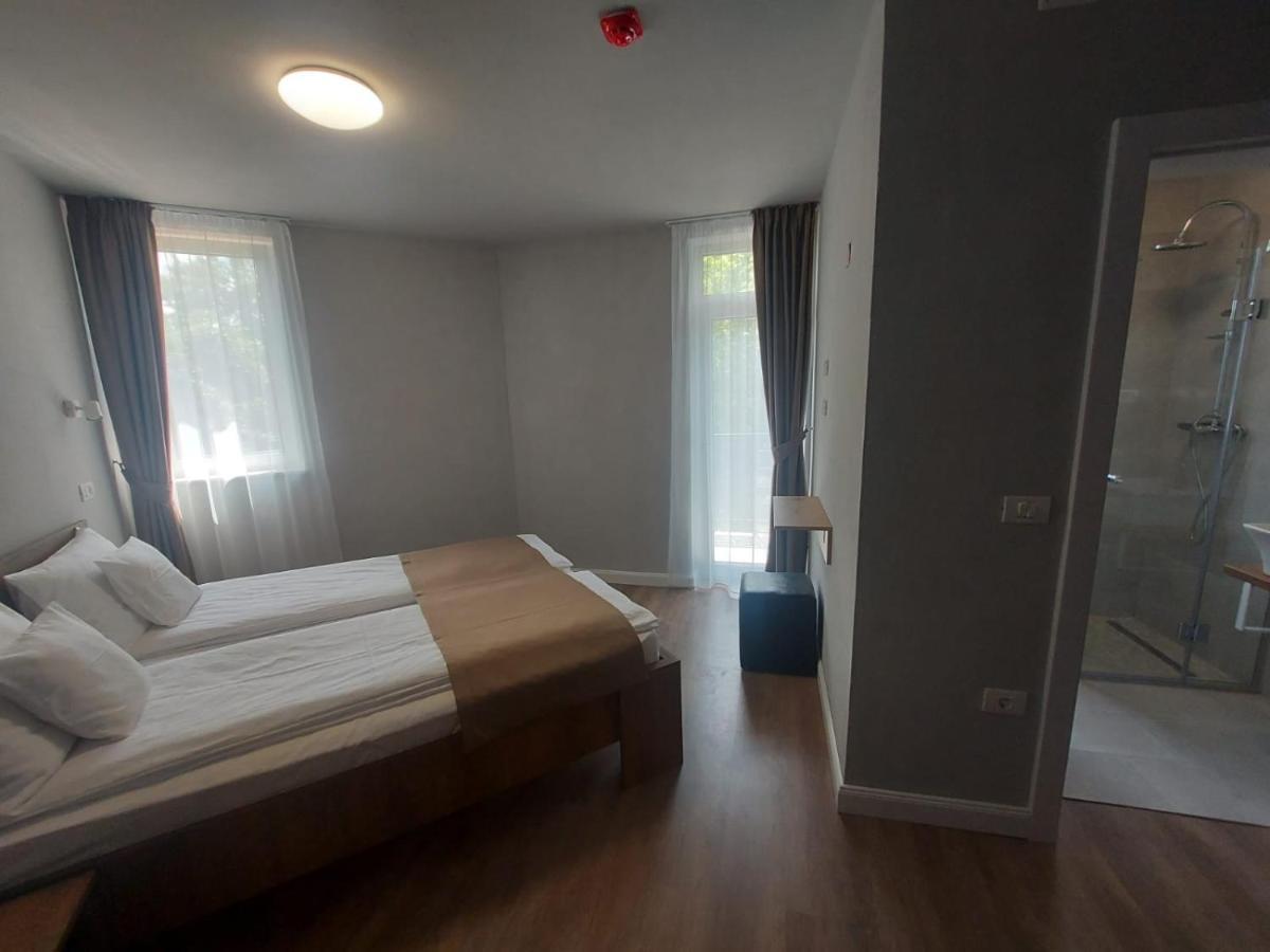 Octogon Hotel Baile Felix Exterior photo
